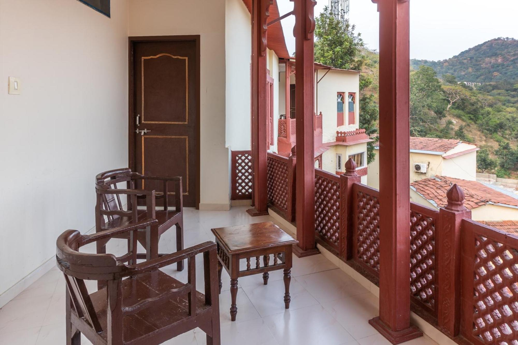 Treebo Kumbhal Castle, 2 Km From Kumbalgarh Fort Kumbhalgarh Exterior photo